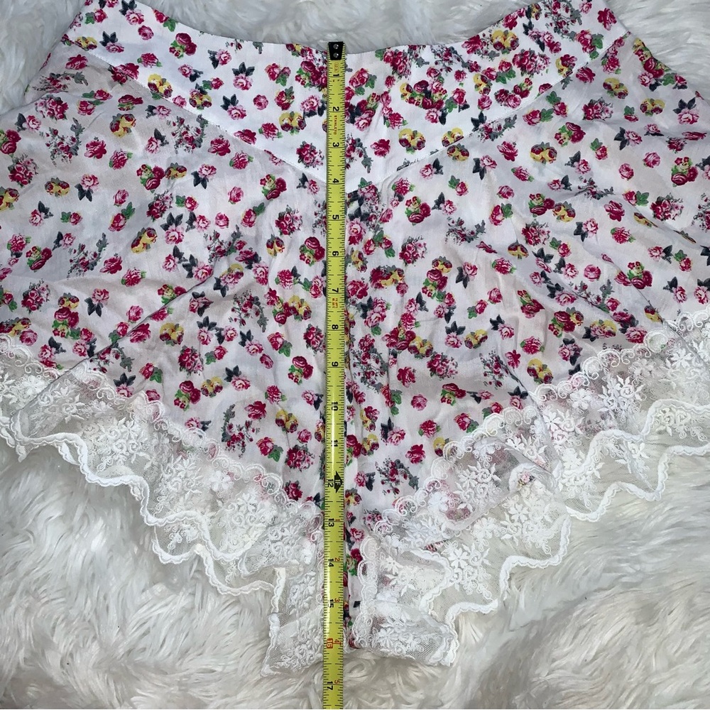 NWOT Free People Floral Shorts With Scalloped Hem Lace - Picture 9 of 10